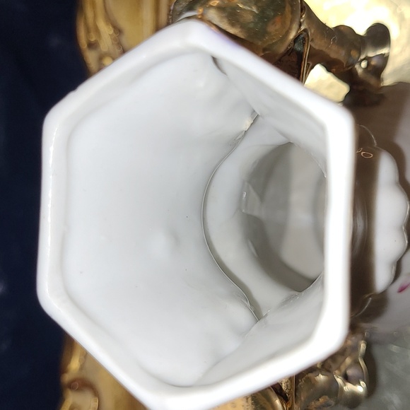 A unique vase with a gold figure on each side used as handles trims in gold 6" - Picture 8 of 8